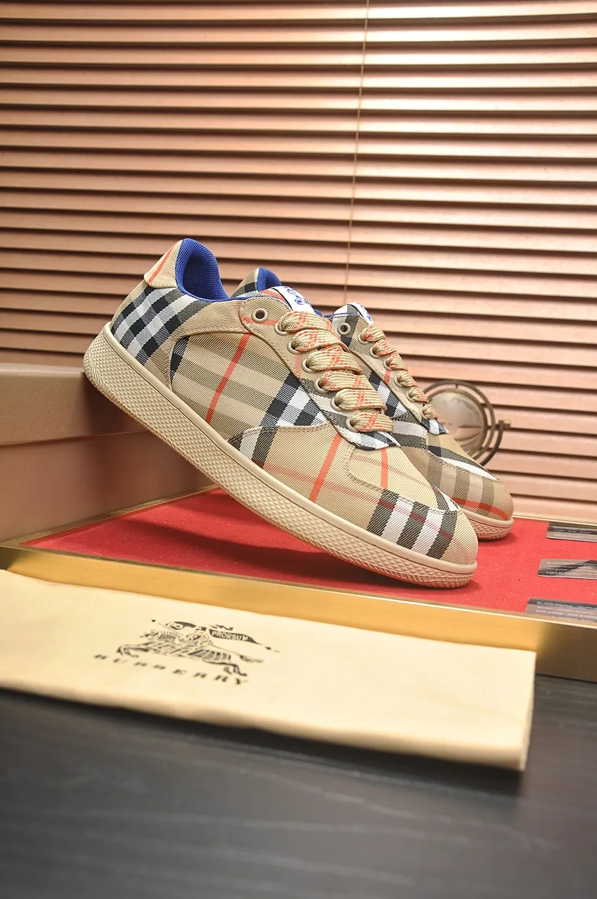 Men's shoes 💰540💶【Burberry】Classic low-top sneakers｜Imported cowhide with classic plaid fabric｜Sheepskin lining｜Original outsole｜Fine workmanship and comfortable to wear Size: 38-44 (customized at 45)